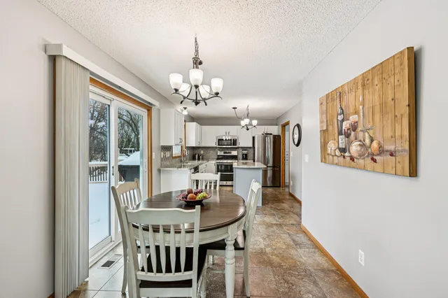 $544,000 | 9000 Parkside Drive, Woodbury, MN 55125