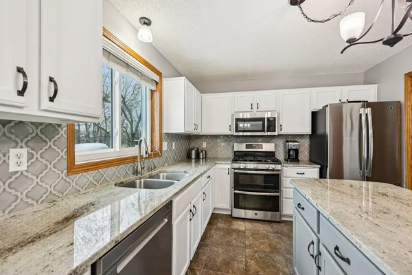 $524,900 | 9000 Parkside Drive, Woodbury, MN 55125