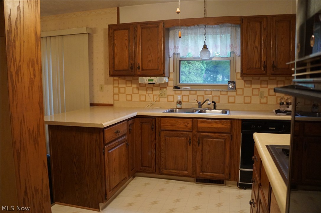 3539 East Waterloo Road Akron, OH 44312 - Photo 7 of 14