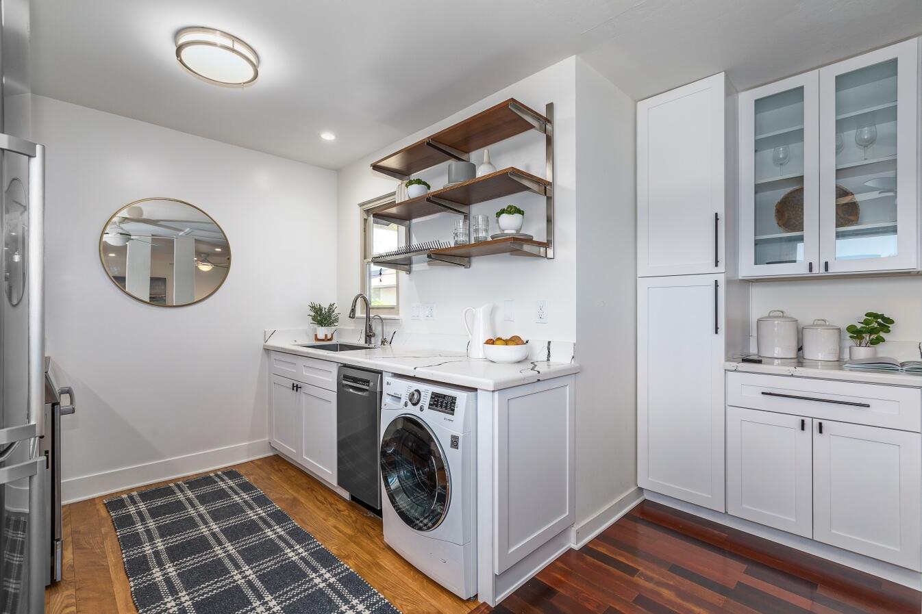 483 Linfield Place, Unit D Goleta, CA 93117 - Photo 5 of 20 Kitchen with laundry