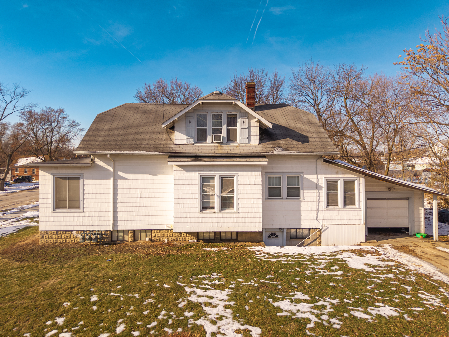 211 7th Place Chicago Heights, IL 60411 - Photo 4 of 10 a front view of a house with a yard