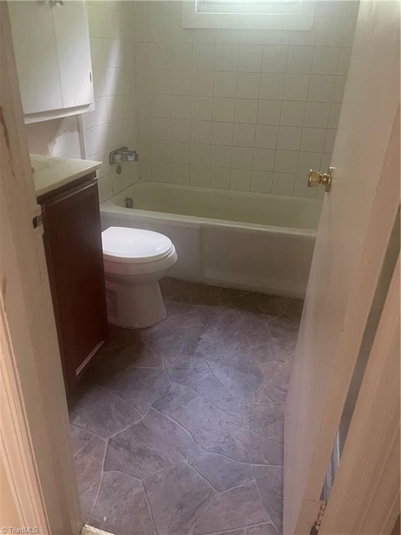 511 Ridgecrest Drive High Point, NC 27262 - Photo 6 of 8 BATH ROOM