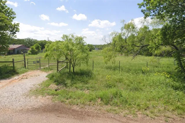 $99,999 | 1221 County Road 805, Cleburne, TX 76031