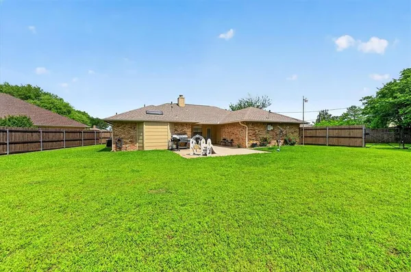a front view of house with yard