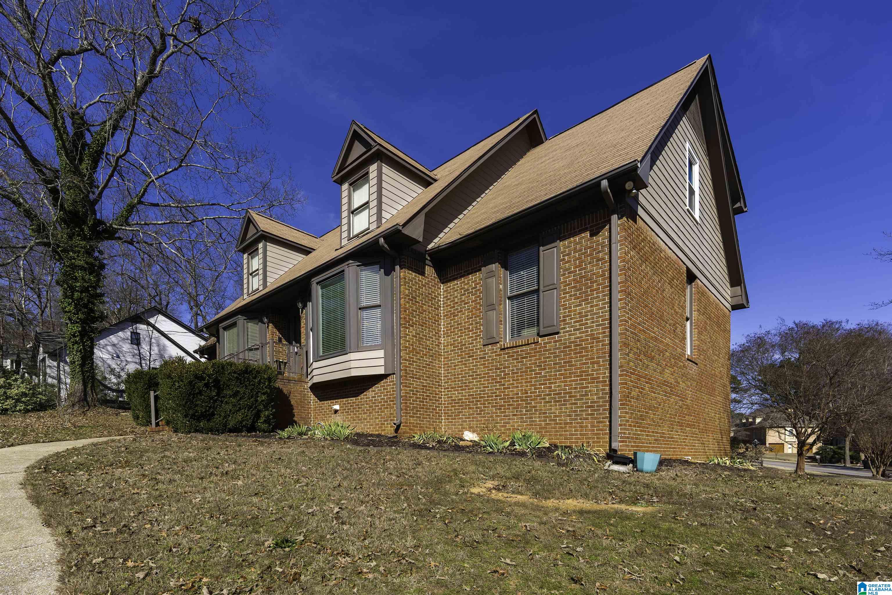 402 Pineway Drive Hoover, AL 35226 - Photo 3 of 37
