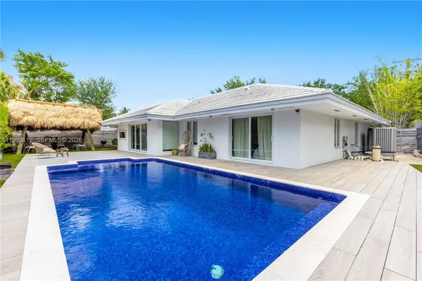 $3,850,000 | 524 Warren Lane, Key Biscayne, FL 33149