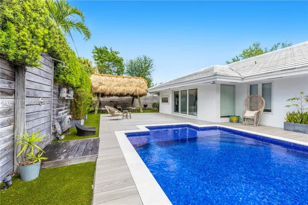 $3,850,000 | 524 Warren Lane, Key Biscayne, FL 33149