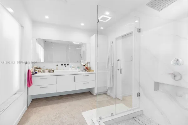 $3,850,000 | 524 Warren Lane, Key Biscayne, FL 33149