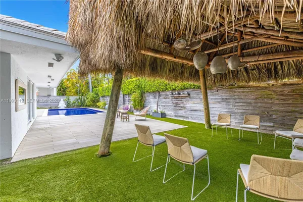 $3,850,000 | 524 Warren Lane, Key Biscayne, FL 33149