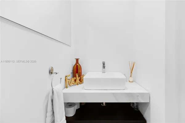 $3,850,000 | 524 Warren Lane, Key Biscayne, FL 33149