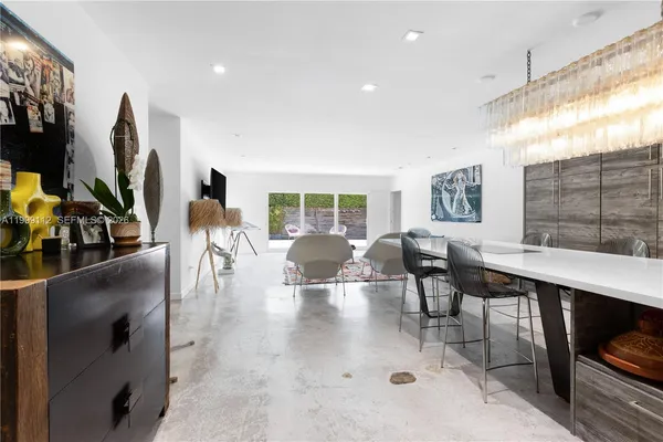 $3,850,000 | 524 Warren Lane, Key Biscayne, FL 33149