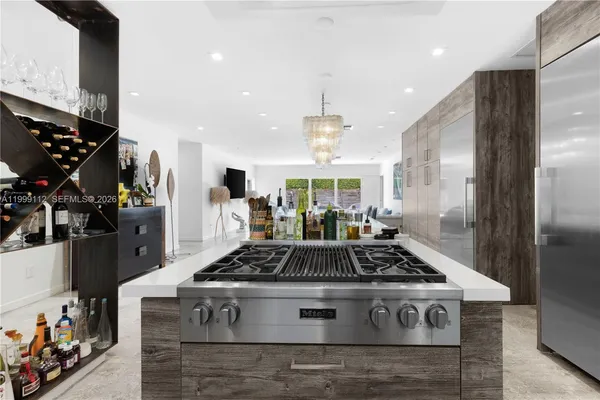 $3,850,000 | 524 Warren Lane, Key Biscayne, FL 33149