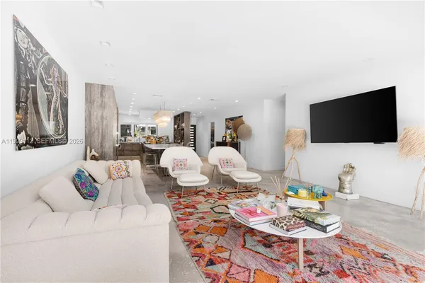 $3,850,000 | 524 Warren Lane, Key Biscayne, FL 33149