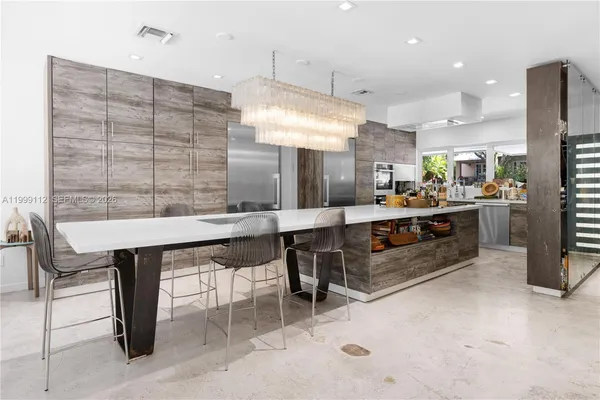 $3,850,000 | 524 Warren Lane, Key Biscayne, FL 33149