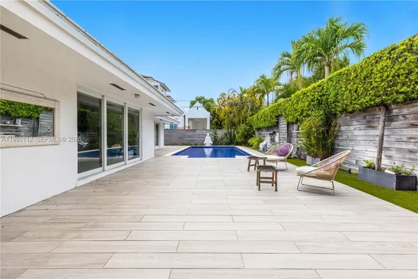 $3,850,000 | 524 Warren Lane, Key Biscayne, FL 33149