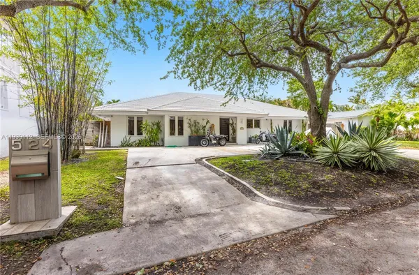 $3,850,000 | 524 Warren Lane, Key Biscayne, FL 33149