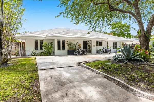 $3,850,000 | 524 Warren Lane, Key Biscayne, FL 33149