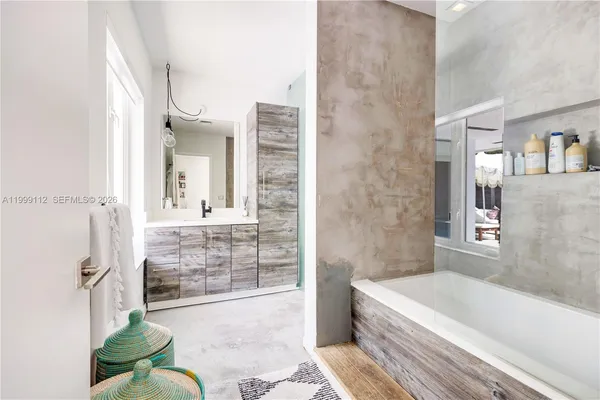 $3,850,000 | 524 Warren Lane, Key Biscayne, FL 33149