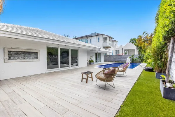 $3,850,000 | 524 Warren Lane, Key Biscayne, FL 33149