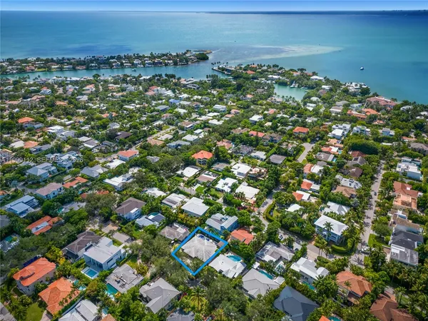 $3,850,000 | 524 Warren Lane, Key Biscayne, FL 33149