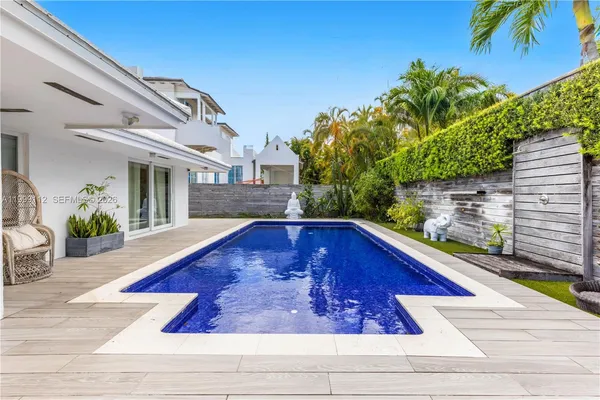 $3,850,000 | 524 Warren Lane, Key Biscayne, FL 33149