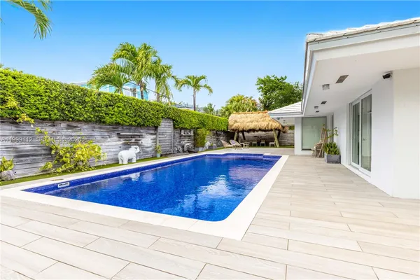 $3,850,000 | 524 Warren Lane, Key Biscayne, FL 33149