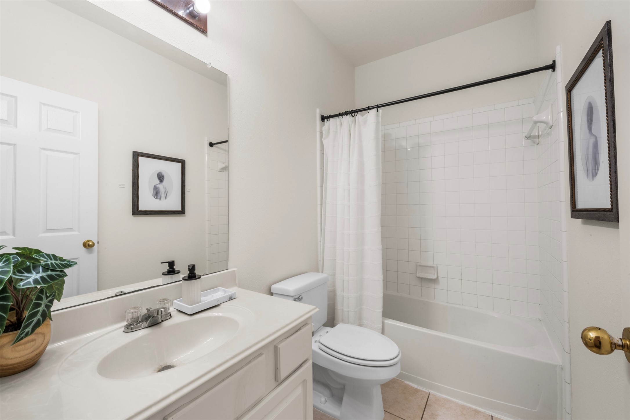9211 Memorial Hills Drive Spring, TX 77379 - Photo 22 of 33 Secondary bathroom