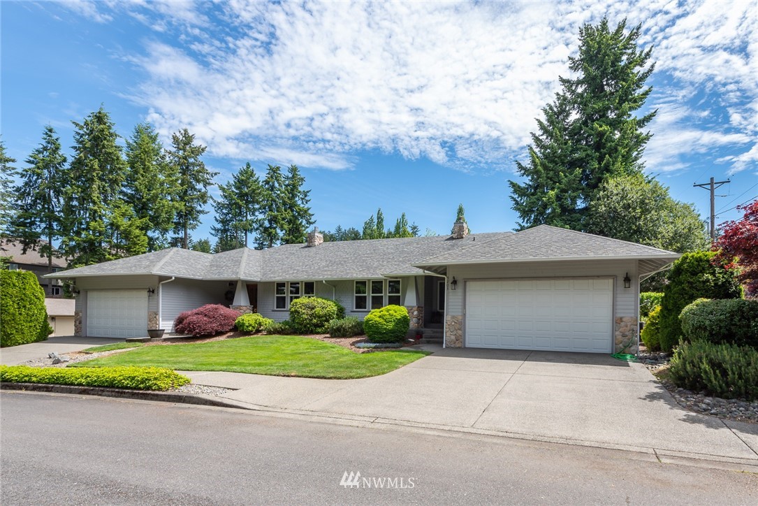 5203 53rd Street West University Place, WA 98467 - Photo 35 of 35 a front view of a house with garden