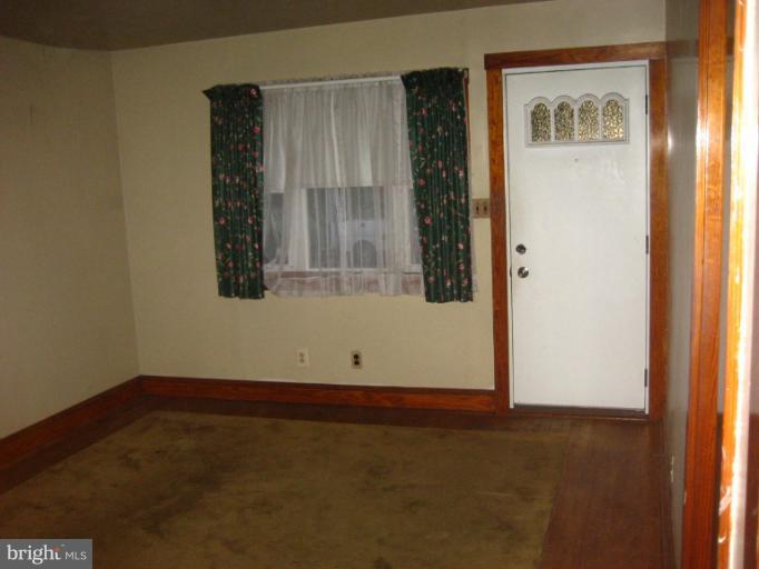 7244 River Drive Road Edgemere, MD 21219 - Photo 4 of 8 Living Room