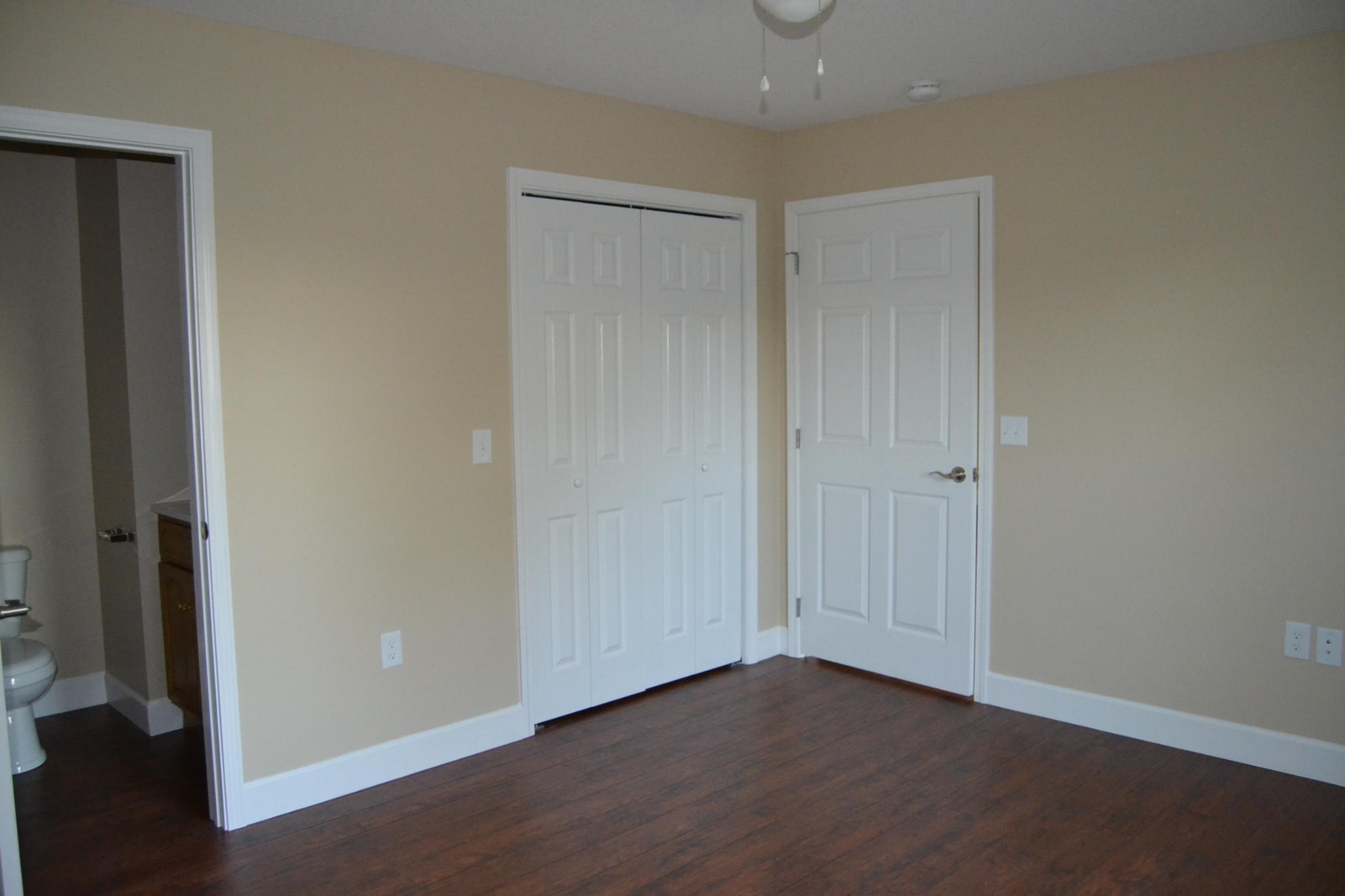 41 York Road Crossville, TN 38555 - Photo 11 of 17 a view of an empty room with wooden floor and closet