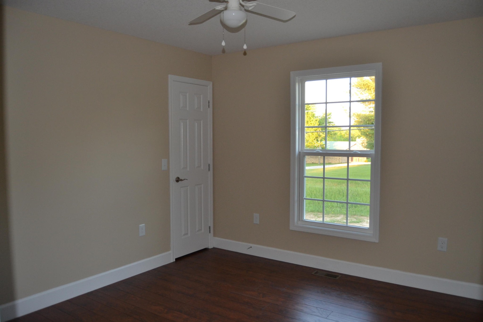 41 York Road Crossville, TN 38555 - Photo 12 of 17 an empty room with wooden floor chandelier and window