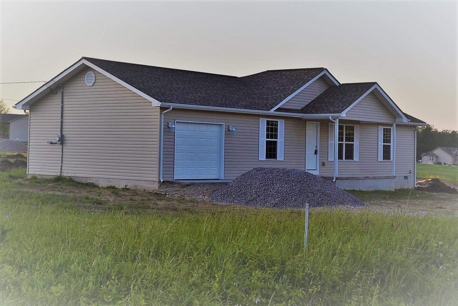 41 York Road Crossville, TN 38555 - Photo 17 of 17 a front view of a house with a garden
