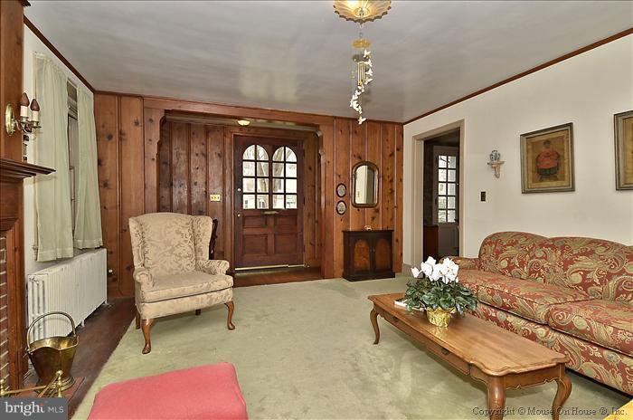 9413 Thornhill Road Silver Spring, MD 20901 - Photo 2 of 27 Living Room