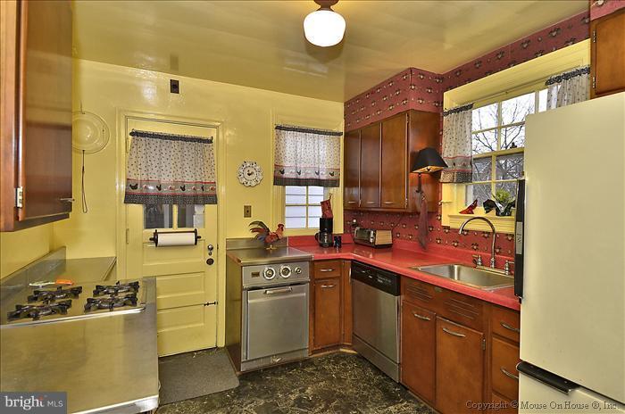 9413 Thornhill Road Silver Spring, MD 20901 - Photo 24 of 27 Kitchen