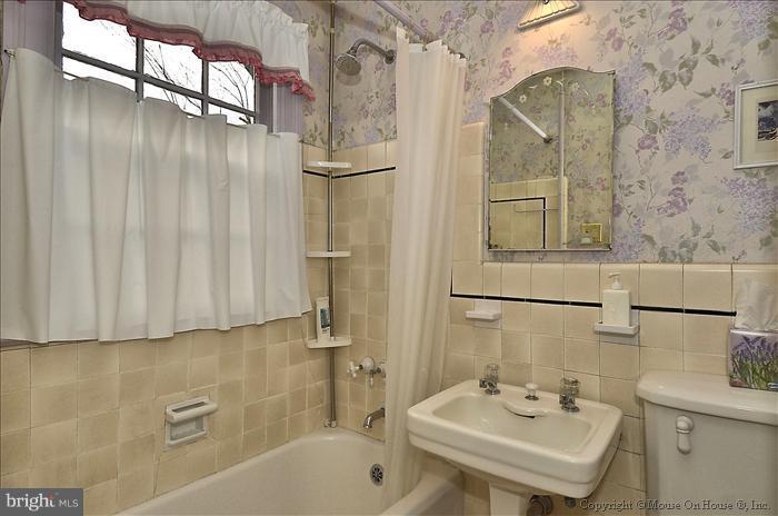 9413 Thornhill Road Silver Spring, MD 20901 - Photo 9 of 27 Bath