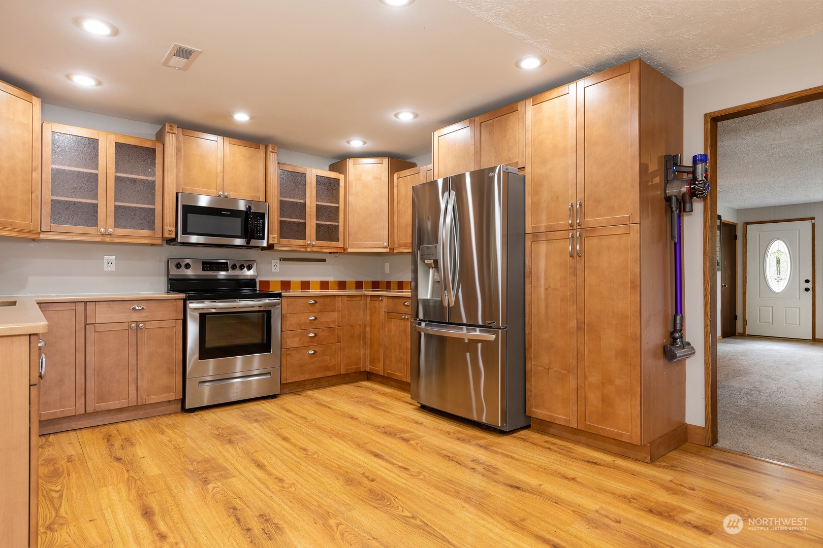 16217 128th Place Southeast Renton, WA 98058 - Photo 3 of 27 Gallery Image 3