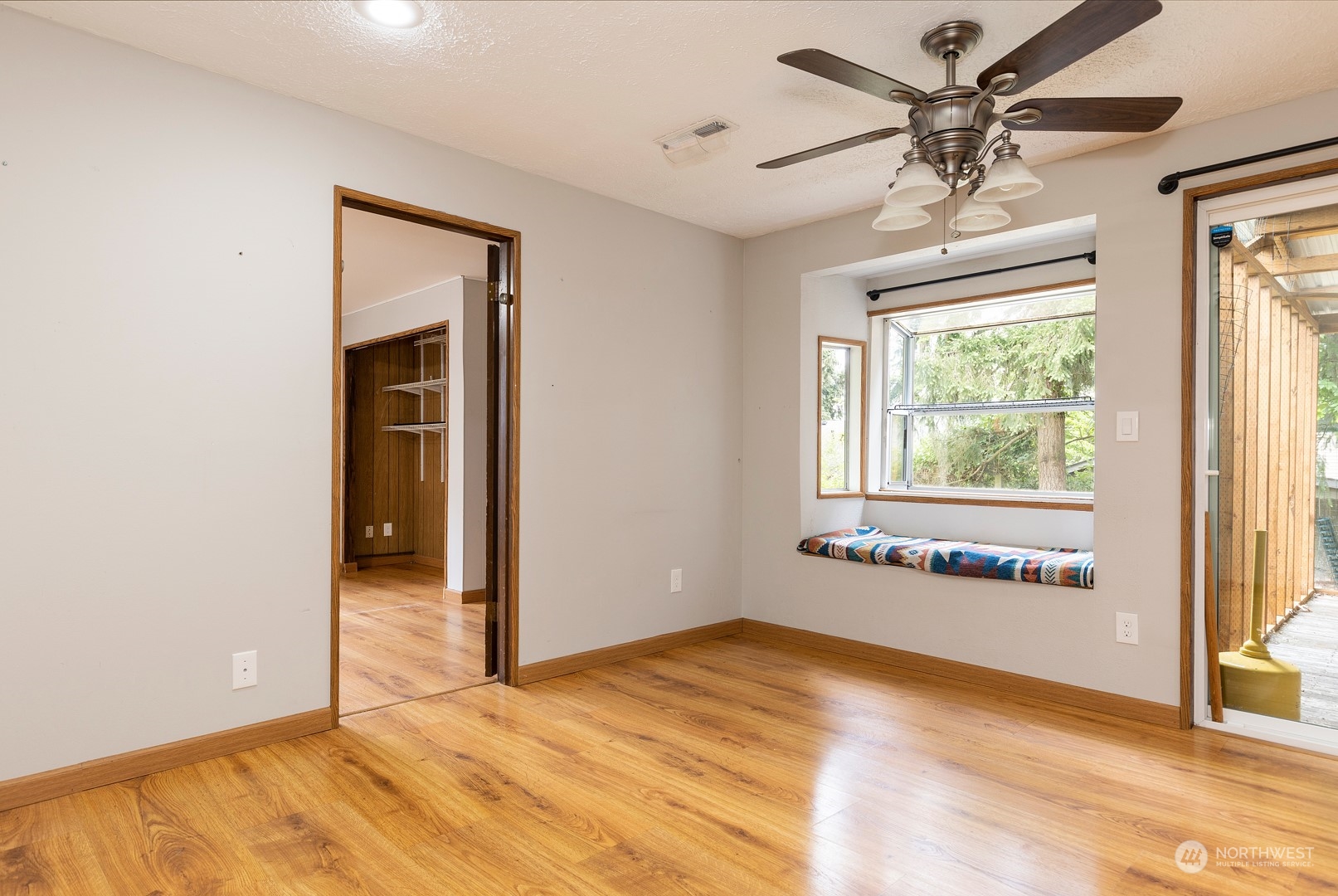 16217 128th Place Southeast Renton, WA 98058 - Photo 6 of 27 Gallery Image 6