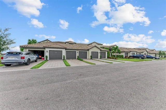 $3,350 | 5685 Palmer Circle, Unit 105, Bradenton, FL 34211