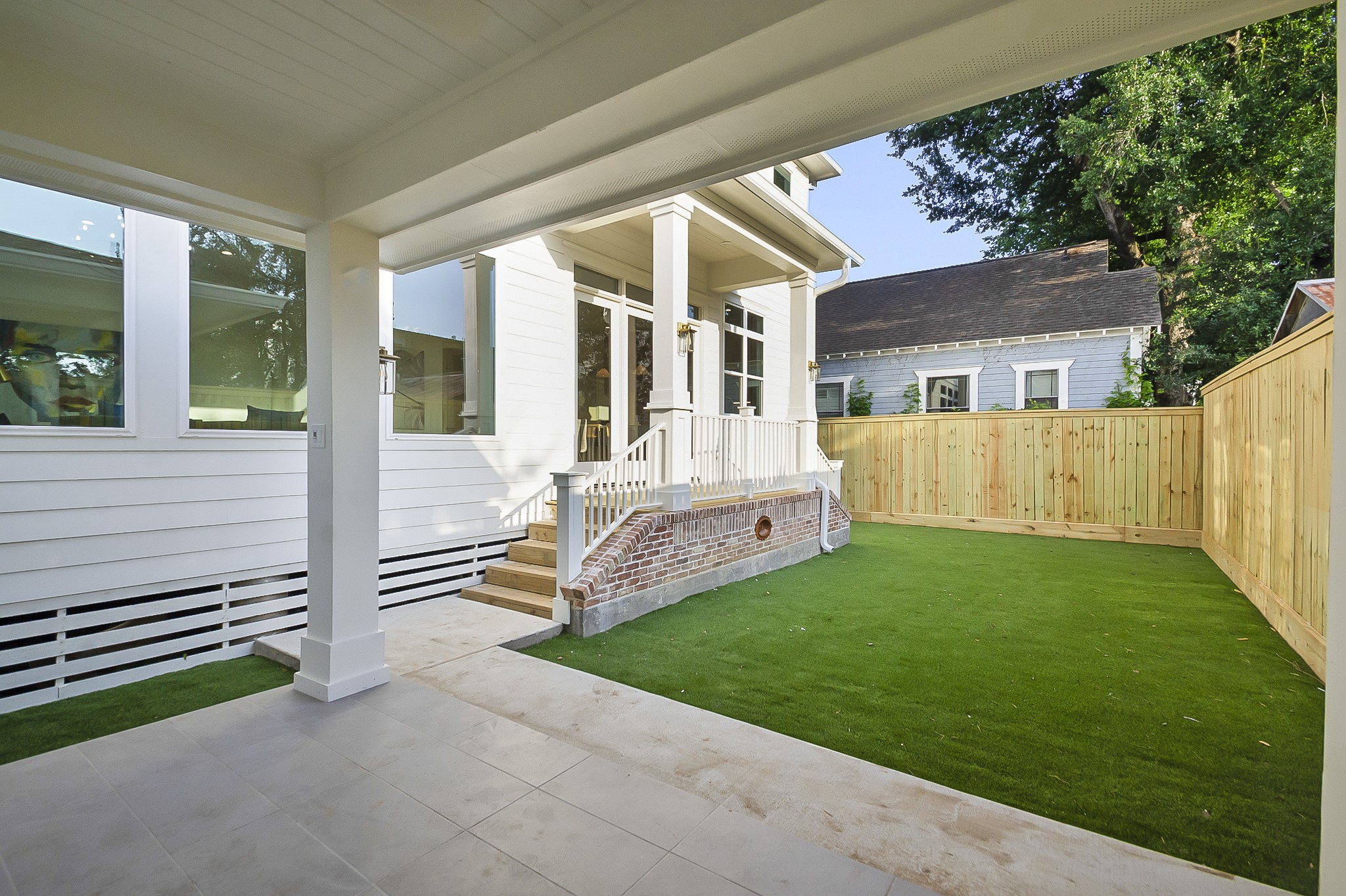 1109 Tabor Street Houston, TX 77009 - Photo 35 of 38 a view of a house with backyard and porch