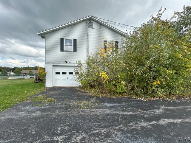 $170,000 | 9 Anderson Circle, Auburn, NY 13021