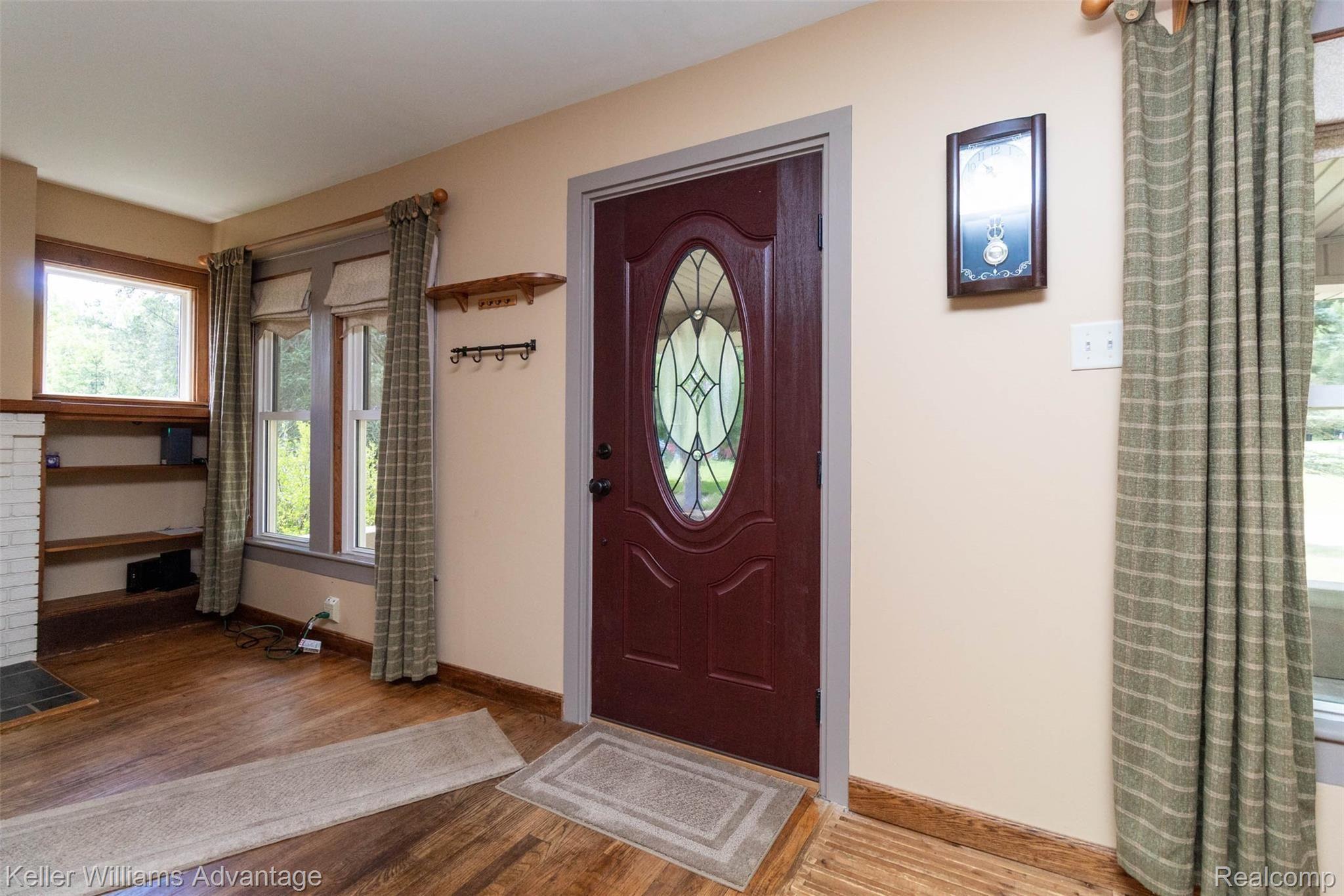 7953 Clark Lake Road Chelsea, MI 48118 - Photo 7 of 26 FRONT ENTRY LIVING RM.jpg