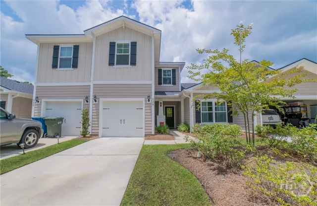 $1,900 | 226 Lake Lily Drive, Richmond Hill, GA 31324