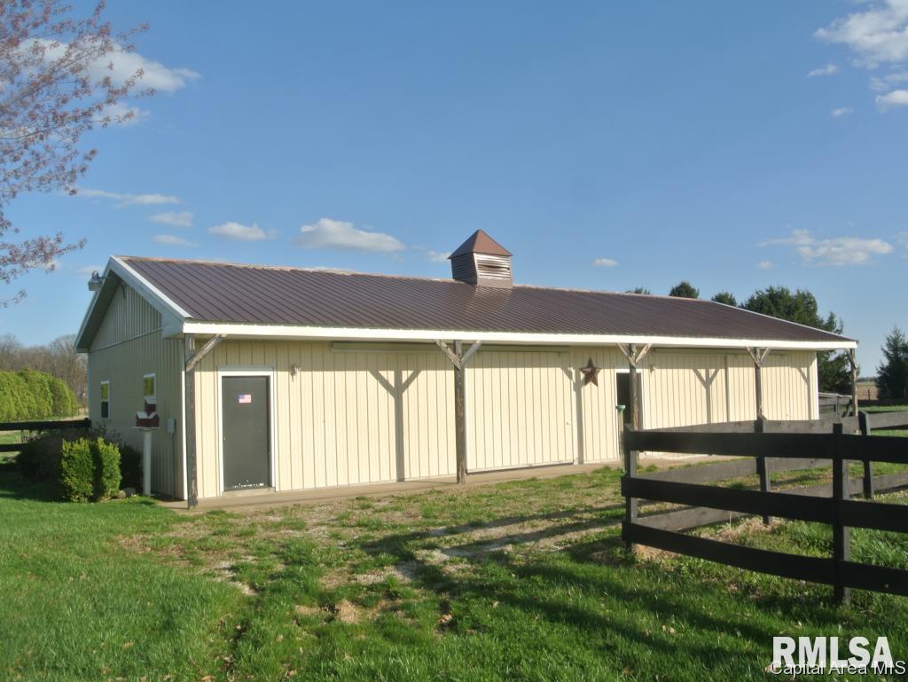1826 Sellars Road Murrayville, IL 62668 - Photo 4 of 30