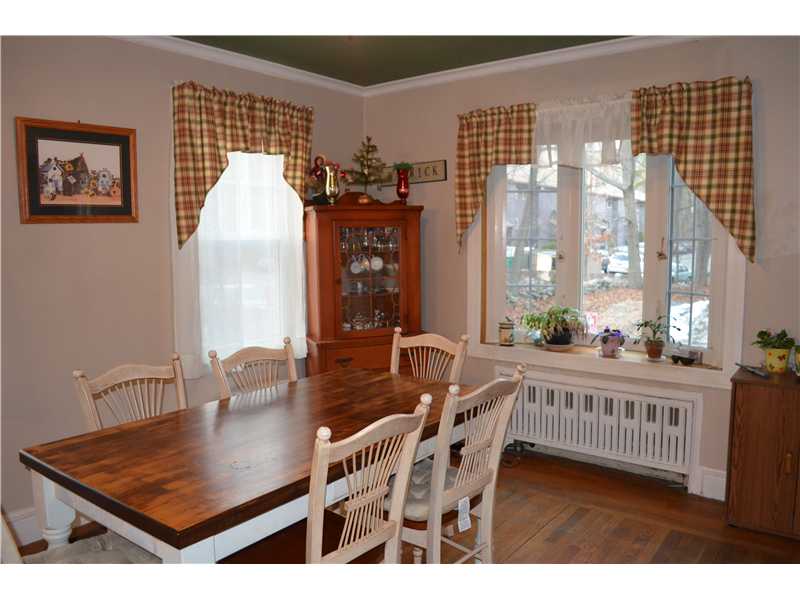 18 Robin Hill Road Warwick, RI 02886 - Photo 5 of 9 Dining Room.