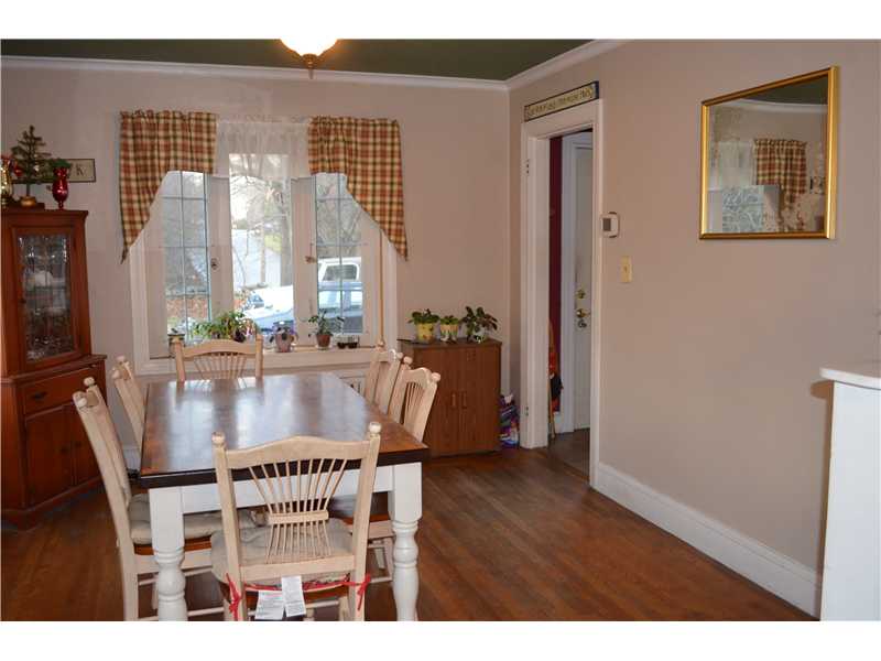18 Robin Hill Road Warwick, RI 02886 - Photo 6 of 9 Dining Room.