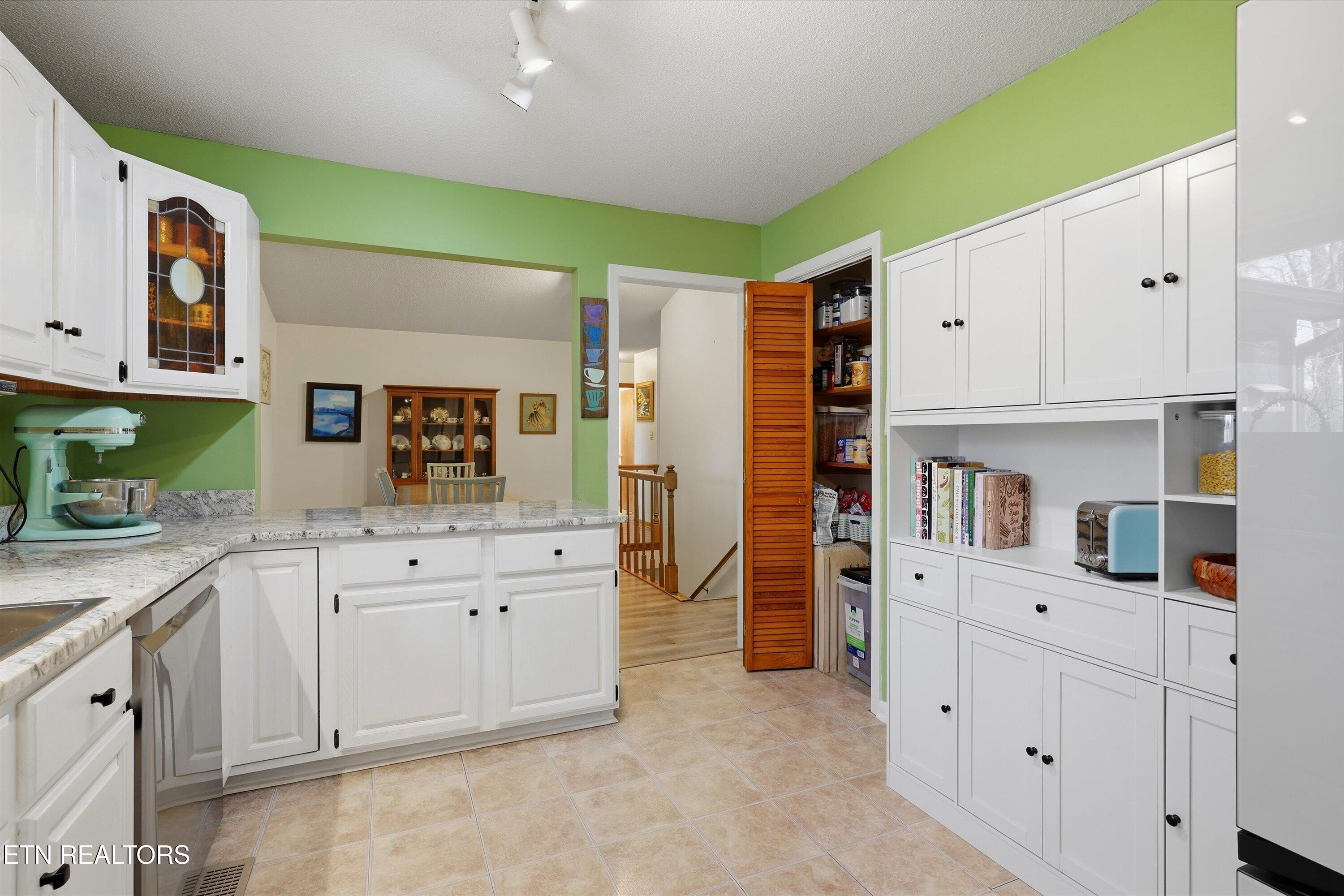 6428 Spring View Lane Knoxville, TN 37918 - Photo 14 of 43 Kitchen