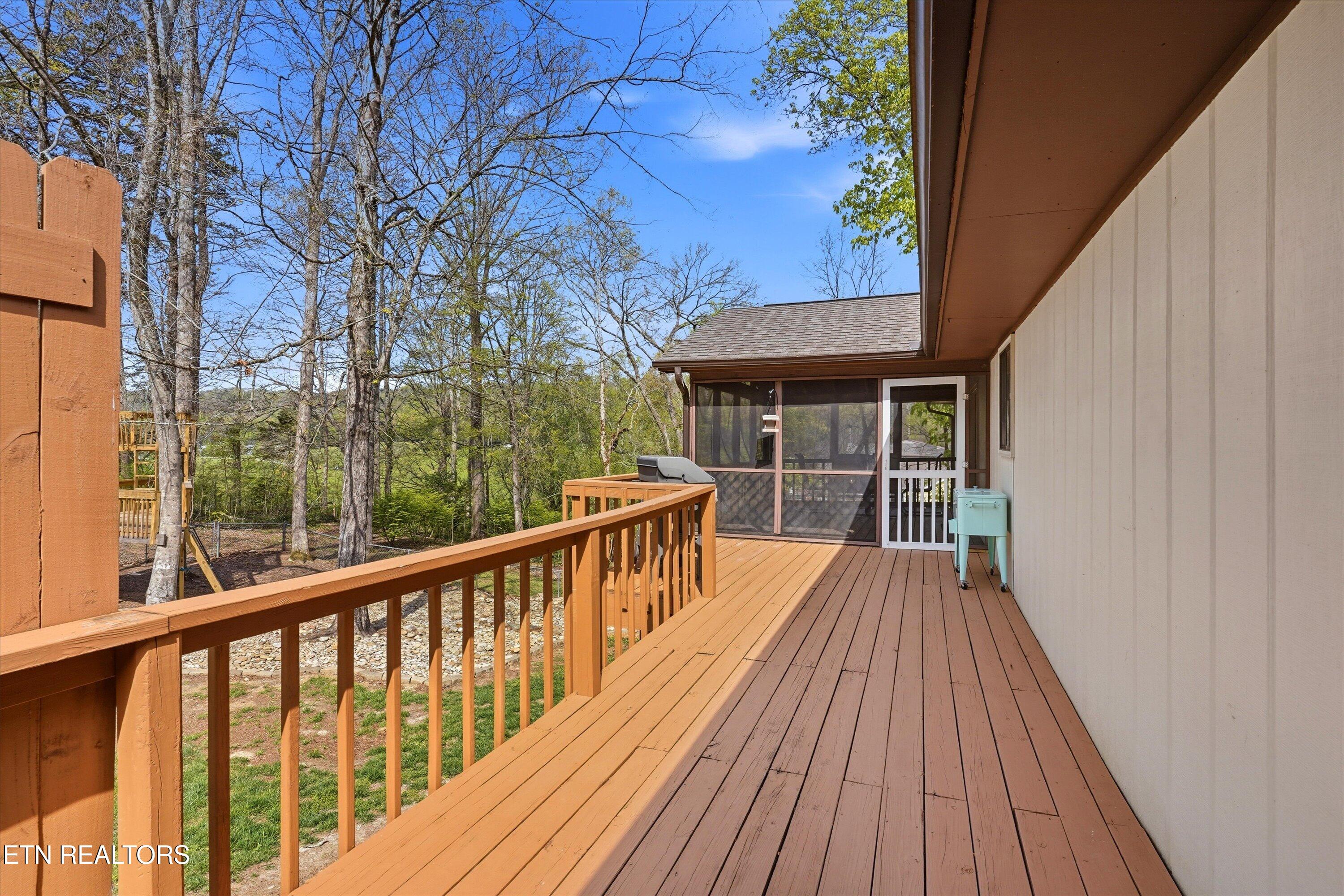 6428 Spring View Lane Knoxville, TN 37918 - Photo 18 of 43 Back Deck