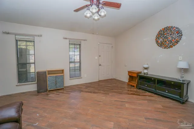 a view of a livingroom with furniture and a ceiling fan