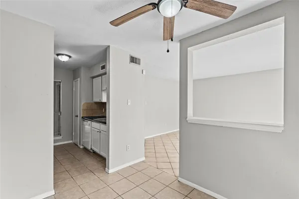 $1,050 | 2202 16th Avenue North, Unit 4, Texas City, TX 77590