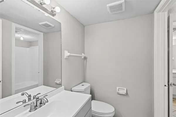 $1,050 | 2202 16th Avenue North, Unit 4, Texas City, TX 77590